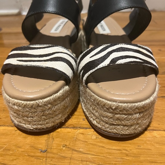 Steve Madden Black And White Zebra Plaform Sandal - Picture 6 of 6